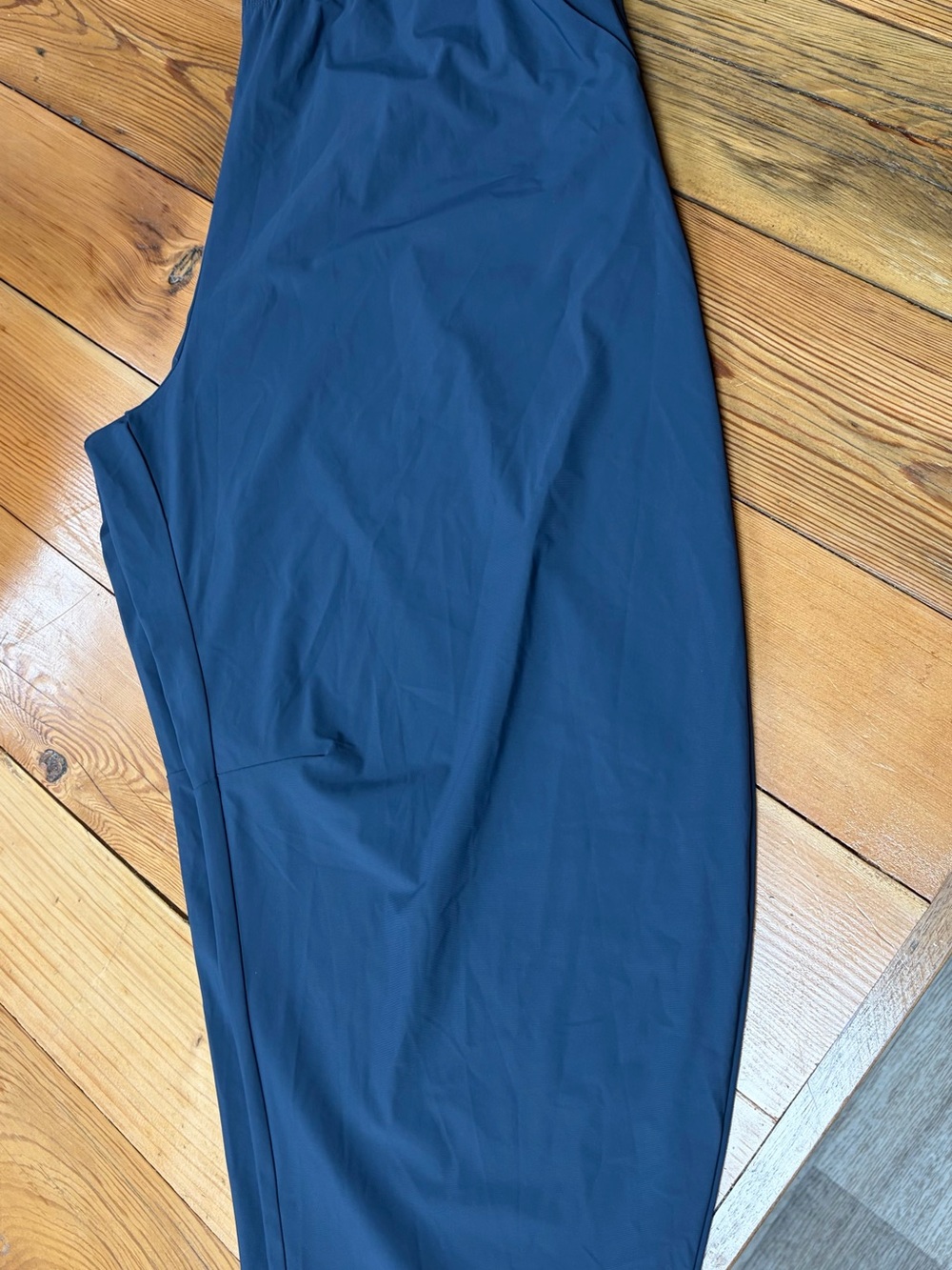 NWT. XL Old Navy Sleek Tech athletic pants